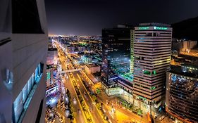 هوليداي العزيزية